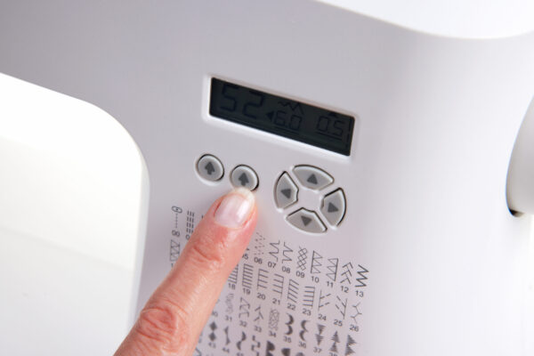 MAQUINA DE COSER SINGER 5655 ELECTRONICA - Imagen 3